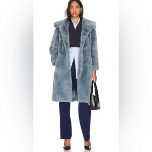 Jakke Katrina Belted Faux Fur Coat in Blue